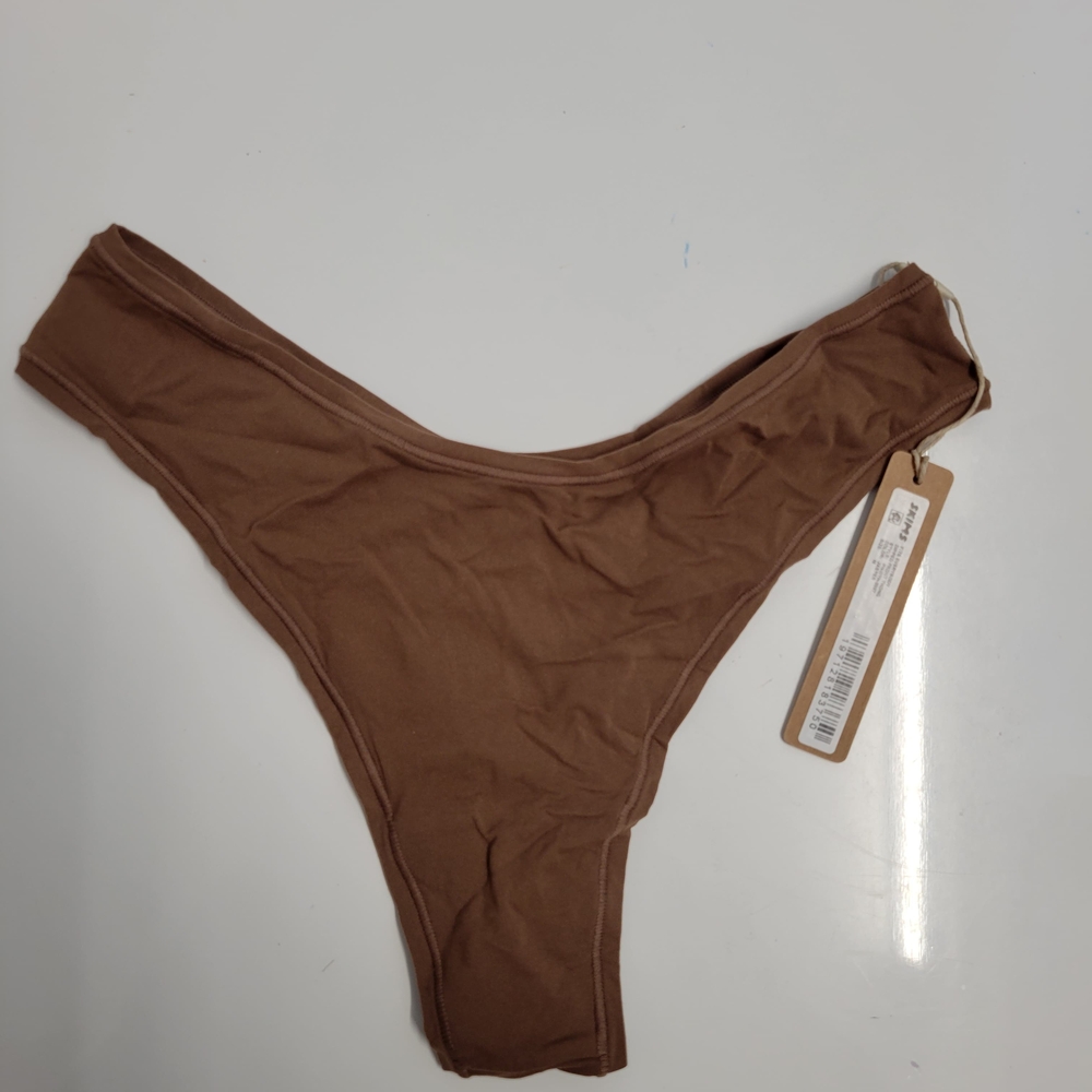 (SKIMS)3 panties for $32 new with tag, Size:M,. SKIMS-Style 018 - Picture 5 of 8